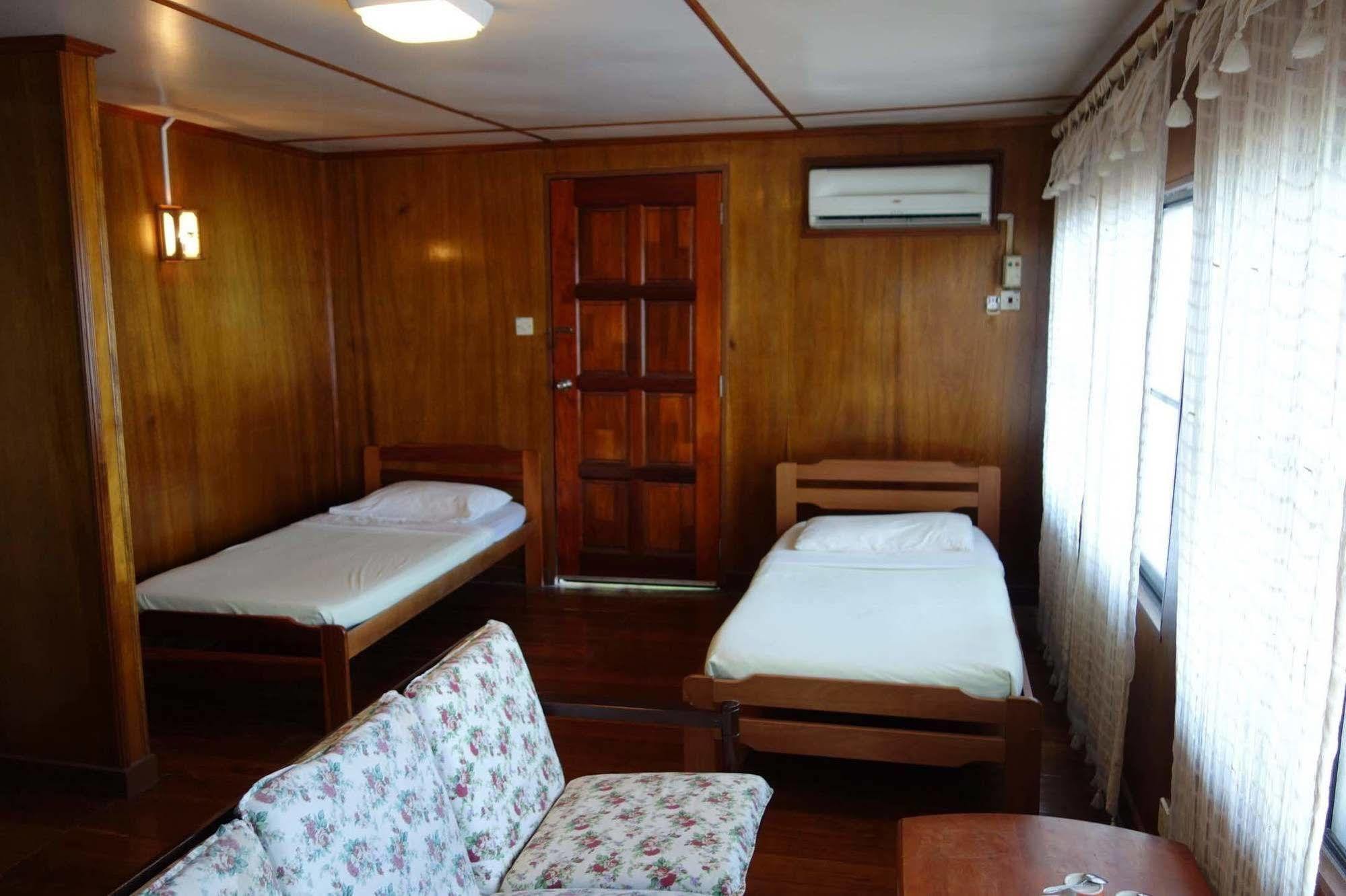 Seaside Travellers Inn Kinarut Buitenkant foto